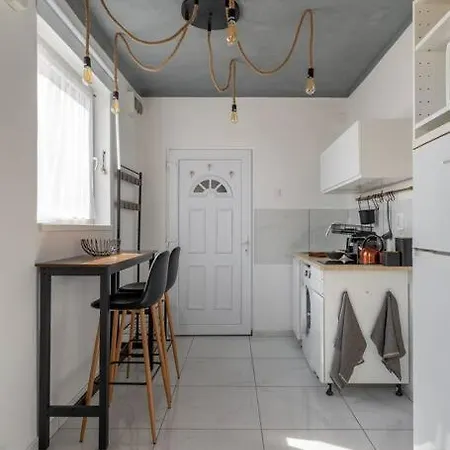 Apartman Cozy And Stylish In The Ruin Bar District