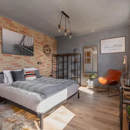 Cozy And Stylish In The Ruin Bar District Будапешт